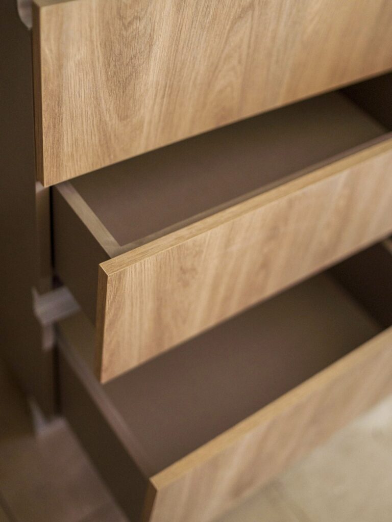 Detalle de cajones de cocina en madera, Gran Península
