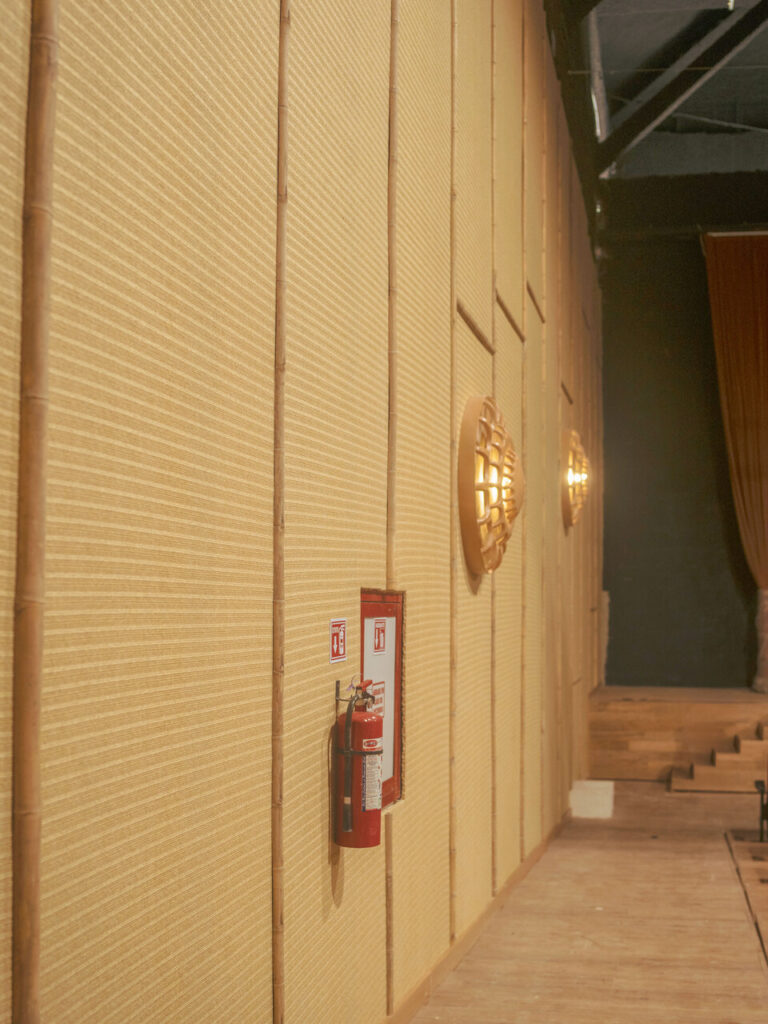Escenario con cortina (horizontal)