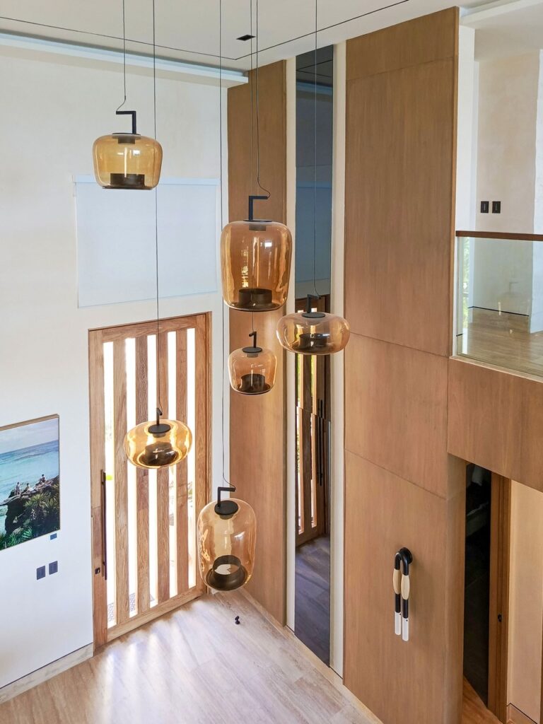Puerta principal de más de 2 metros en madera maciza de flor morado, Casa Vida Akumal