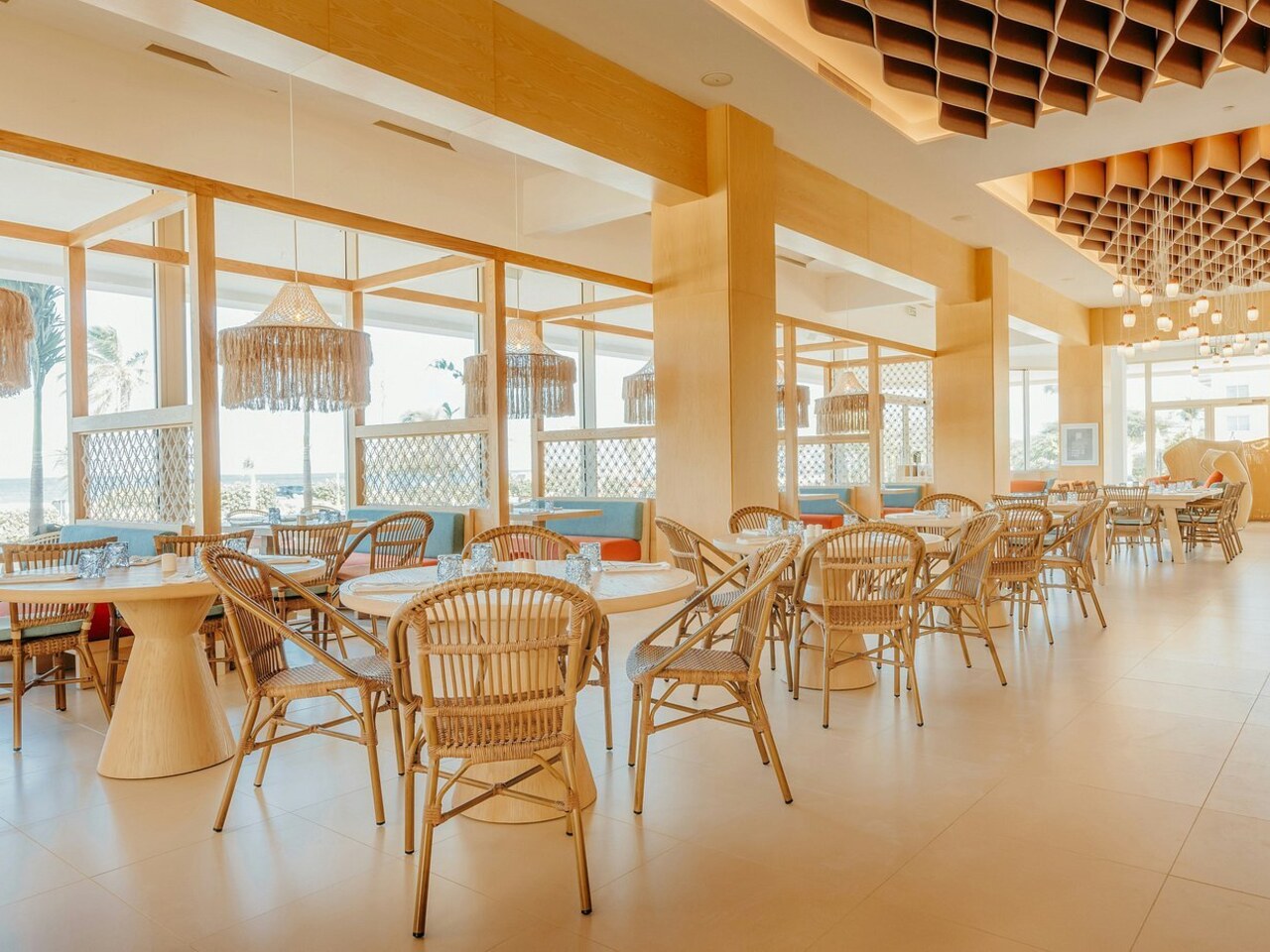 Comedor de Restaurante Marea con vista al mar, JOIA by Iberostar Aruba