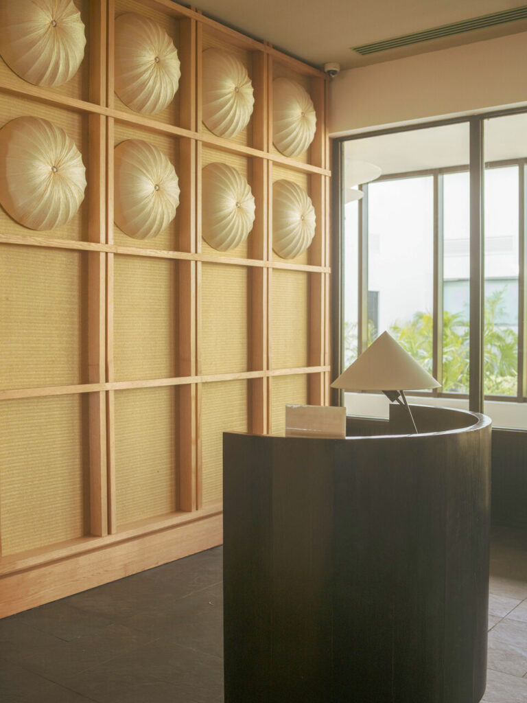 Detalle mueble recepción Sakura Teppankaki
