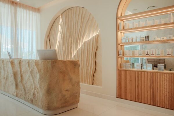 Mueble de recepción en fibra de vidrio imitación piedra
